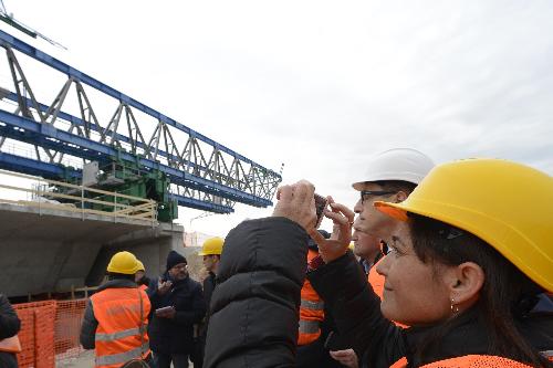 Debora Serracchiani (Presidente Regione Friuli Venezia Giulia) durante il sopralluogo al cantiere del nuovo ponte sul Tagliamento nell'ambito dei lavori della terza corsia dell'A4 - Latisana 28/11/2017